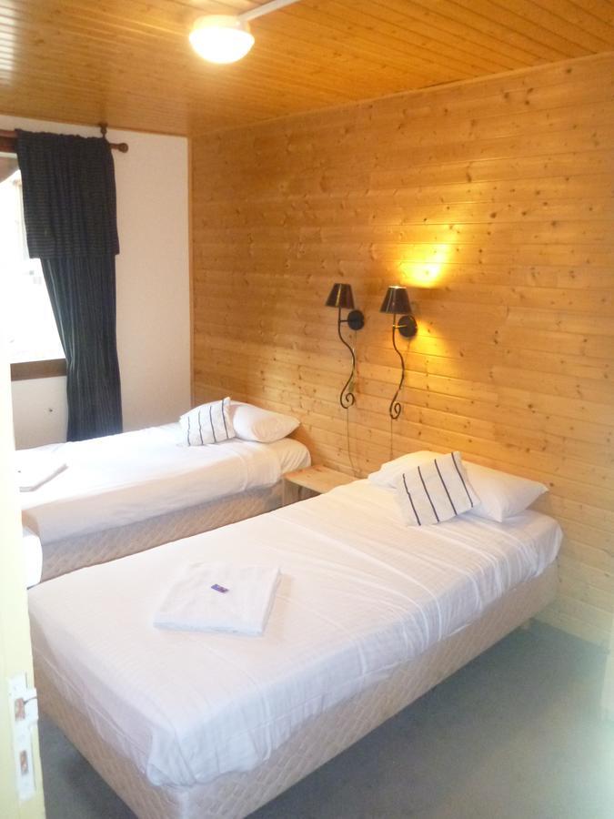 Chalet Les Melezes Bed & Breakfast Тин Екстериор снимка