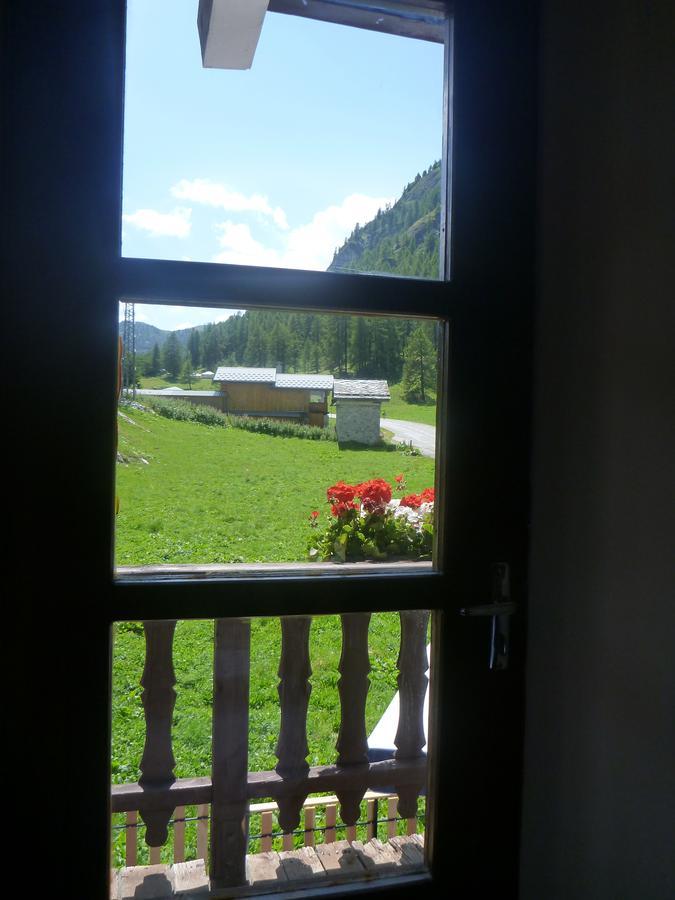 Chalet Les Melezes Bed & Breakfast Тин Екстериор снимка